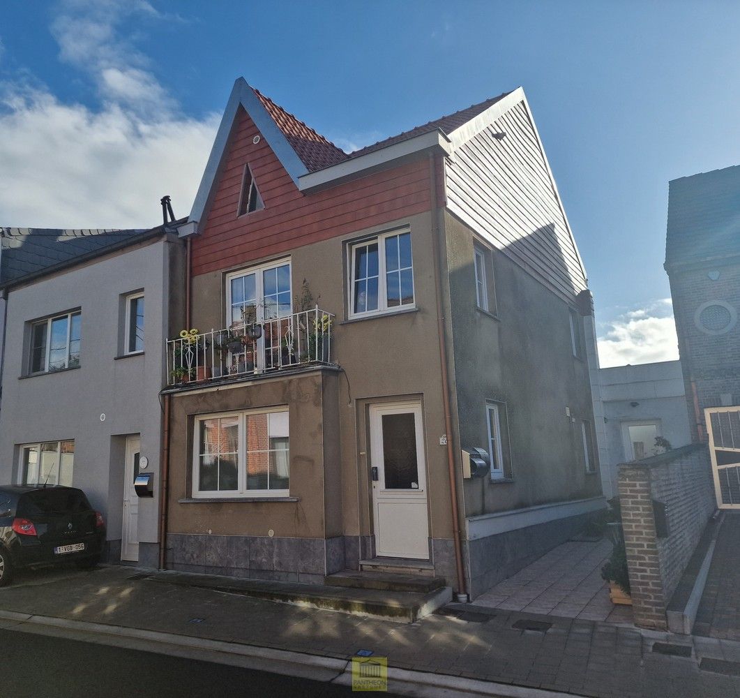 Topper: Opbrengsteigendom met 2 verhuurde appartementen op superlocatie foto 2