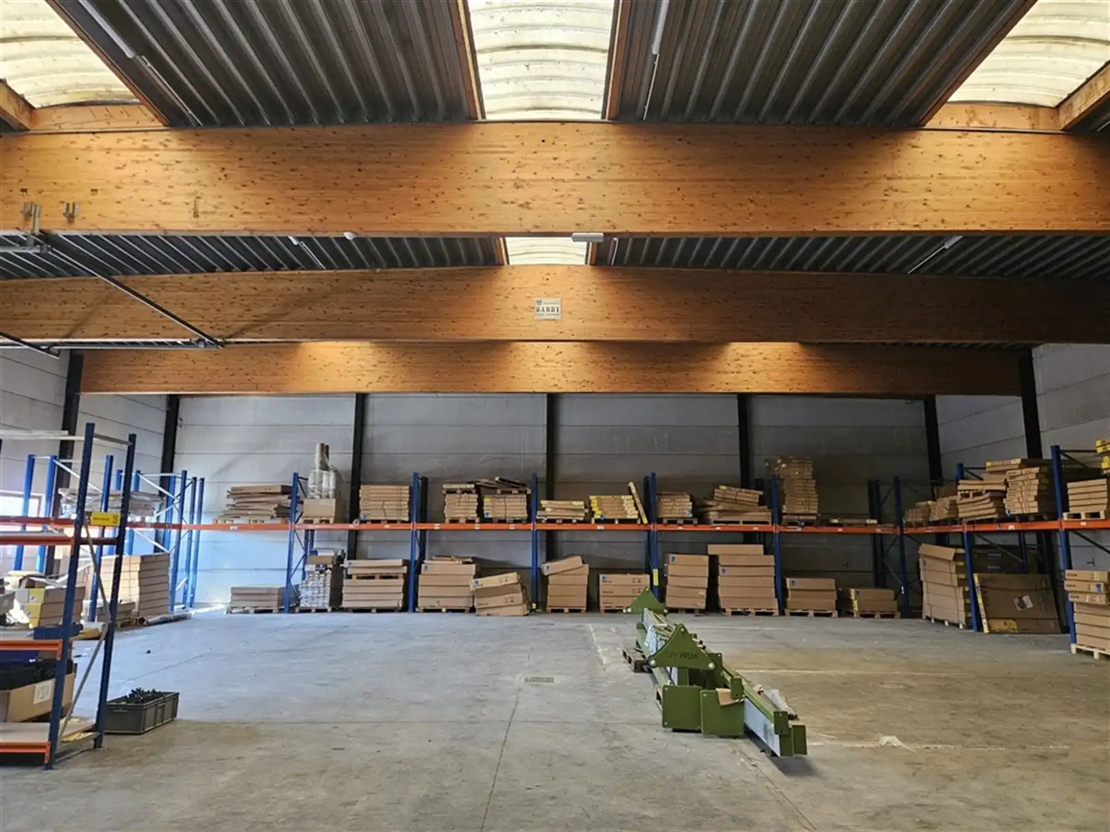 Semi-industrie met verhard terrein foto 5