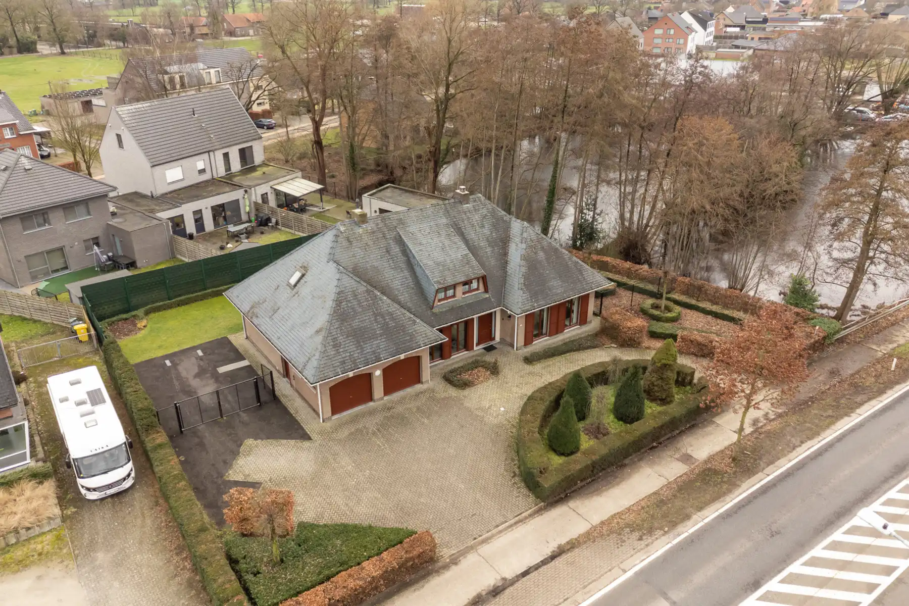 Verrassend ruime woning met 6 slaapkamers en 2 badkamers foto 35