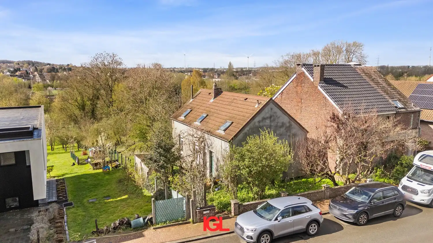 Te renoveren woning met grote tuin foto 2