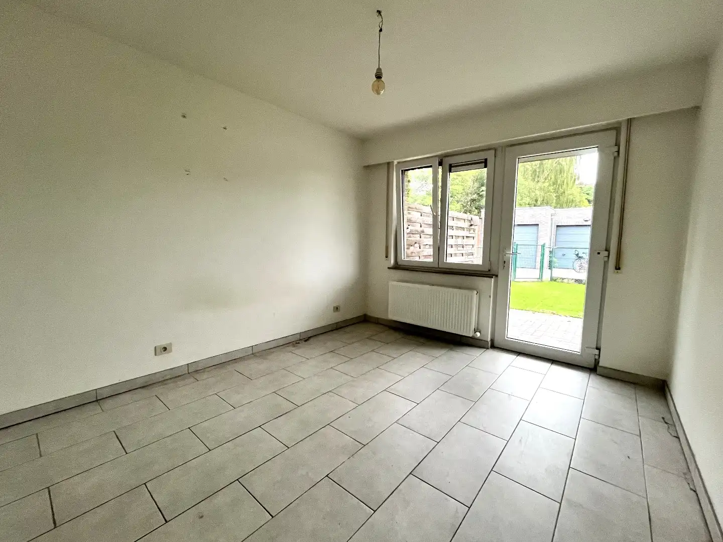 Hedendaags 2-slpk appartement met tuin, garage en kelder foto 6