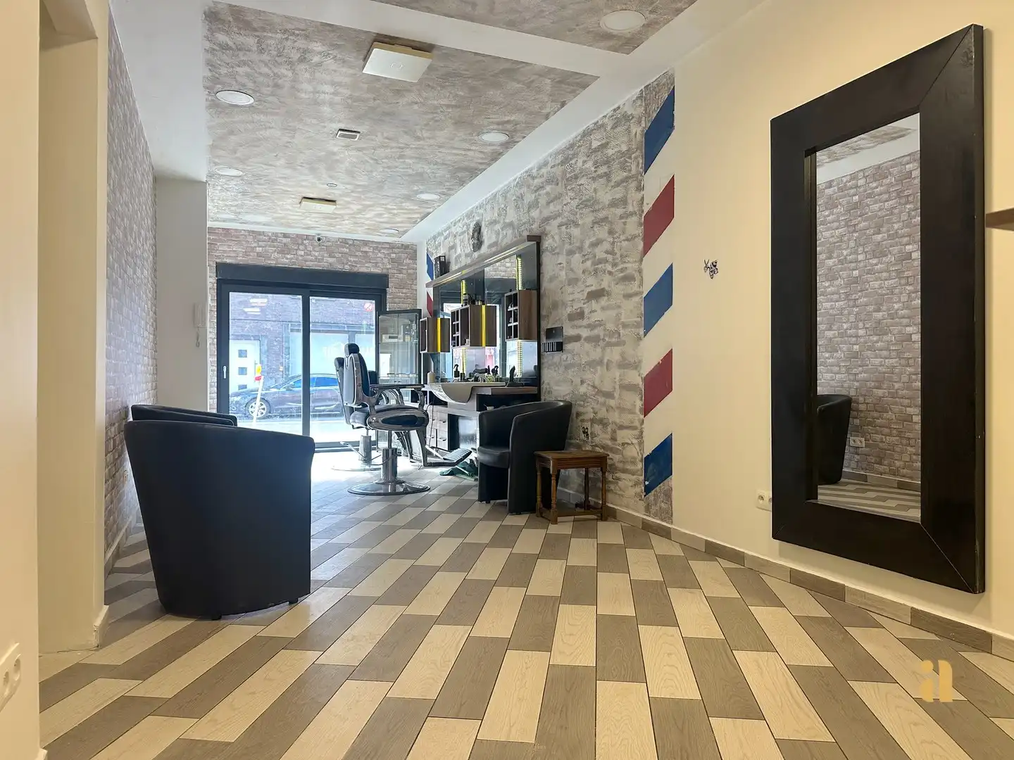 Woning met praktijkruimte of plek voor 2 gezinnen foto 8