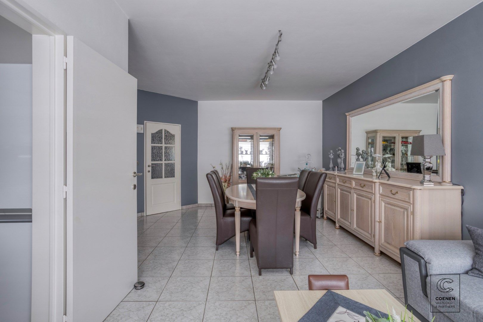Instapklaar gelijkvloers appartement van 90m² met tuin en garage nabij het centrum van Schoten! foto 3