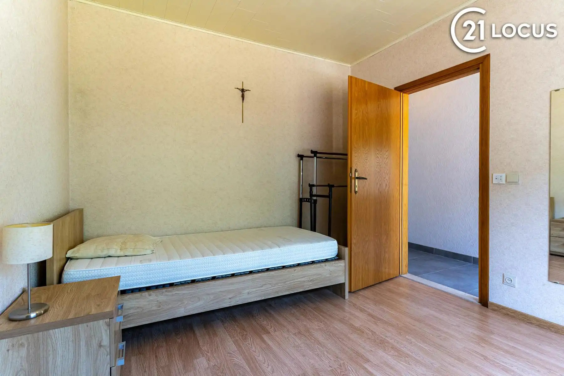 Verrassend ruime bungalow met 133 m² bergzolder foto 13