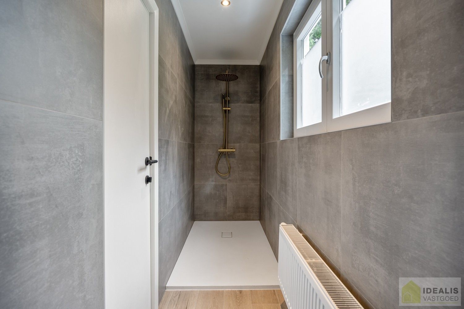 PRACHTIG GELEGEN EN INSTAPKLARE VILLA IN NIEUWBOUWSTAAT! foto 21