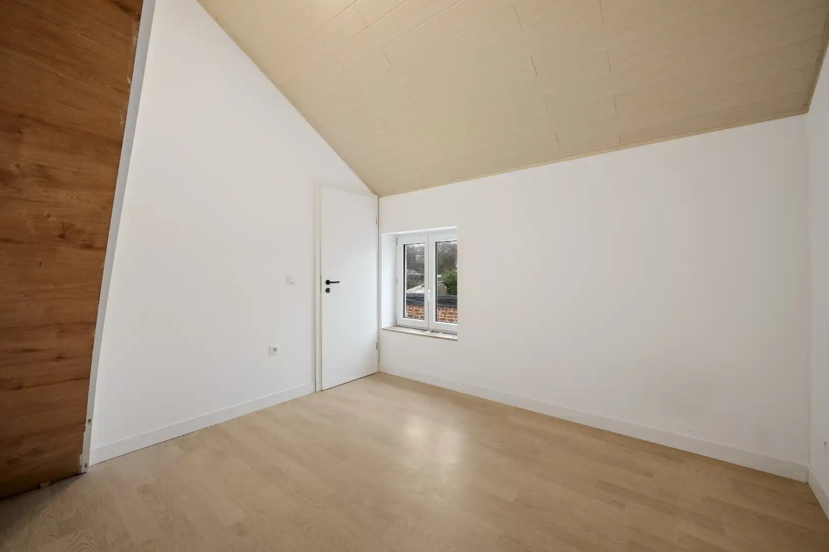 Gezellige rijwoning met 3 slpks op de Tiense stadsrand foto 16