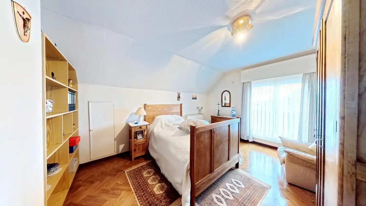 Ruime woning met 5 slaapkamers, winkelruimte én magazijn! foto 14