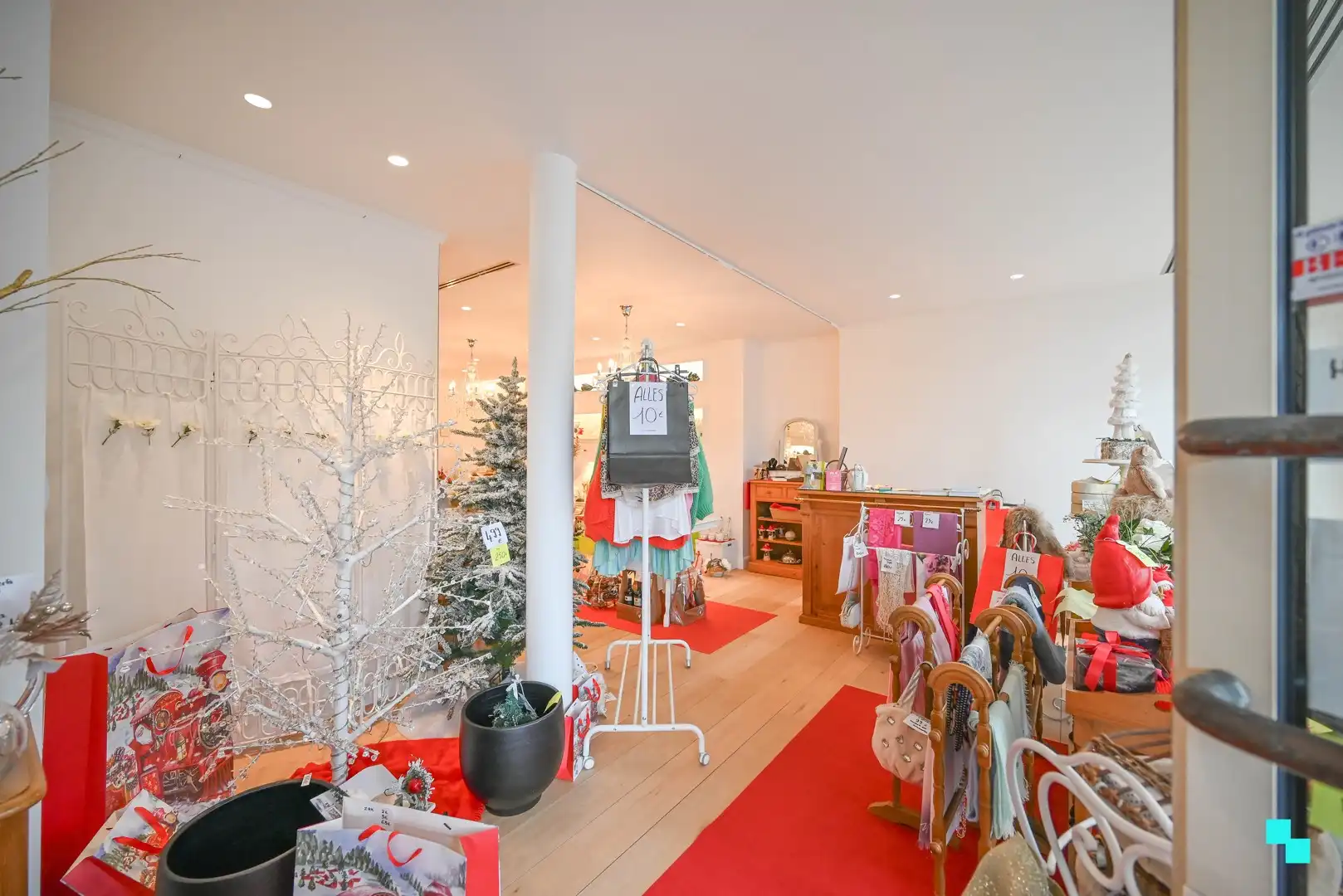 Uiterst centraal gelegen handelszaak met bijhorende opbergruimte foto 7