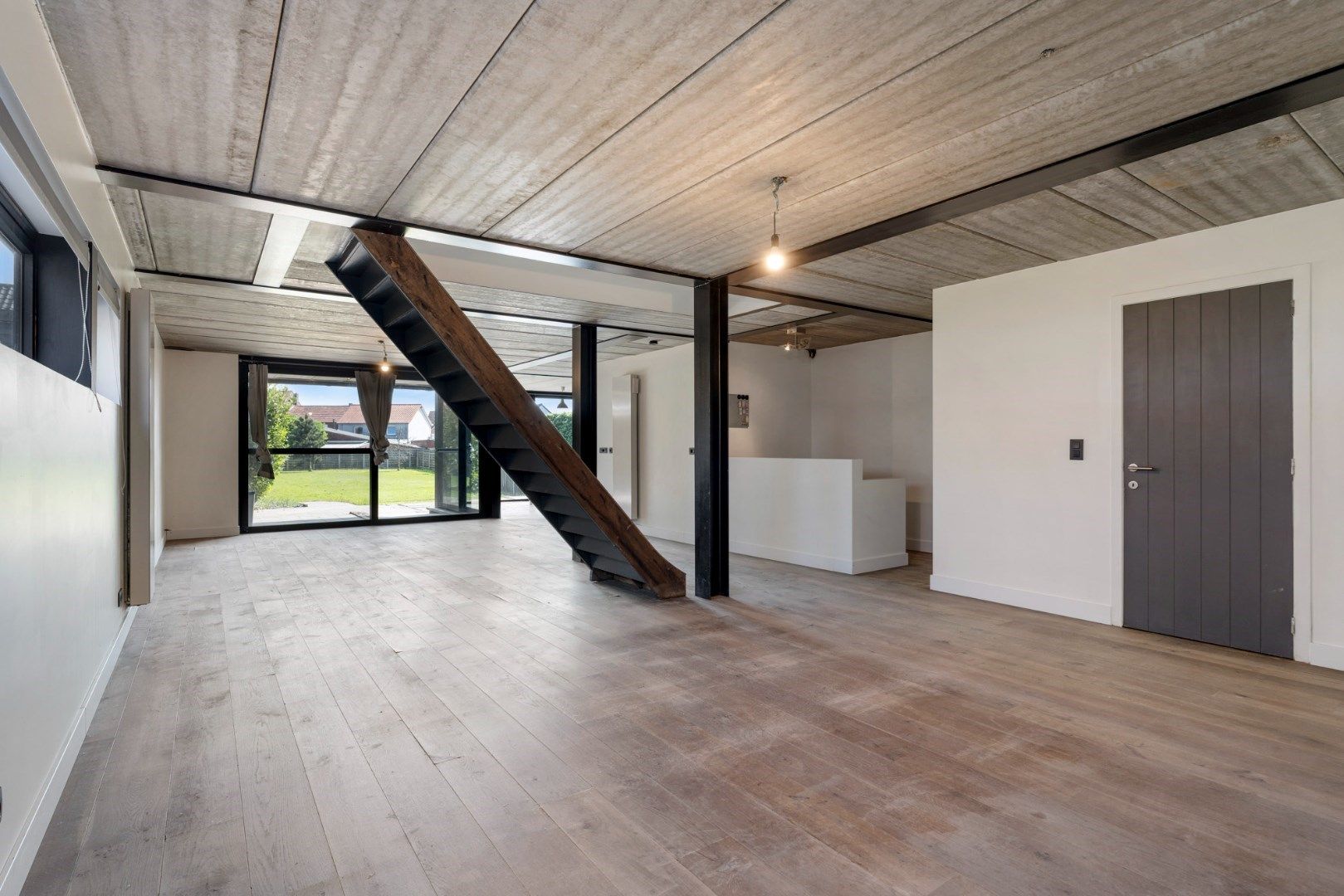 Recente, halfvrijstaande gezinswoning in een moderne bouwstijl op een ruim perceel van 11a06ca nabij de dorpskern van Tongerlo!  foto 8