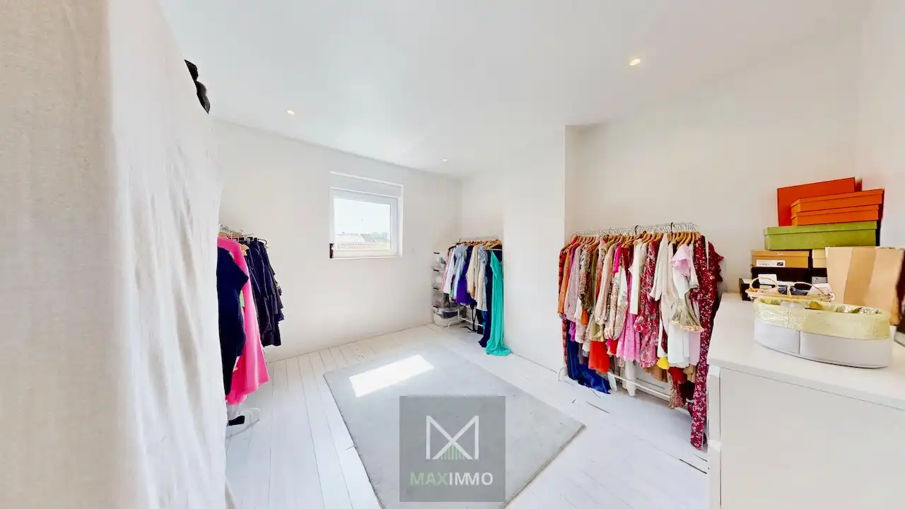 Wonen of investeren: instapklare halfopen woning met tuin foto 9