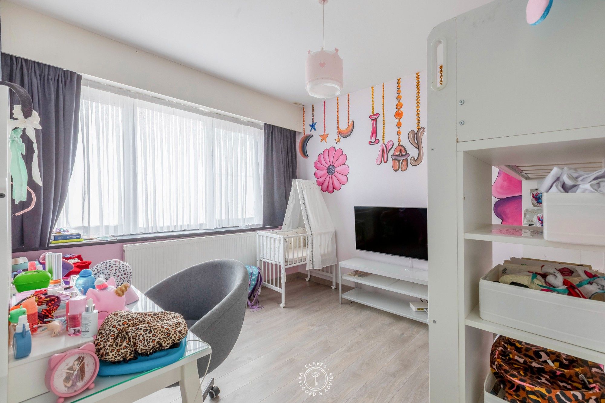 Unieke, ruime gezinswoning met 5 slaapkamers en 3 badkamers op topligging foto 12