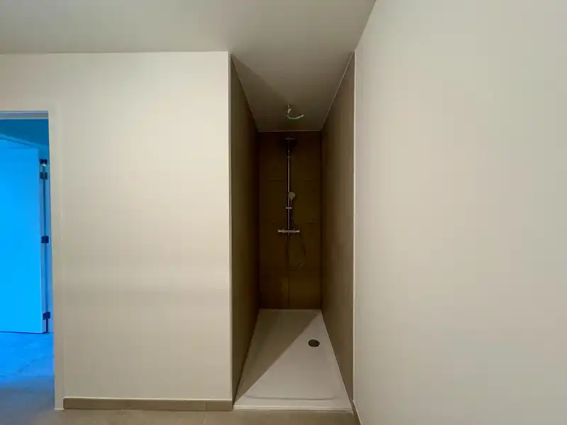 Gelijkvloers nieuwbouwappartement met 3 slaapkamers + terras foto 6