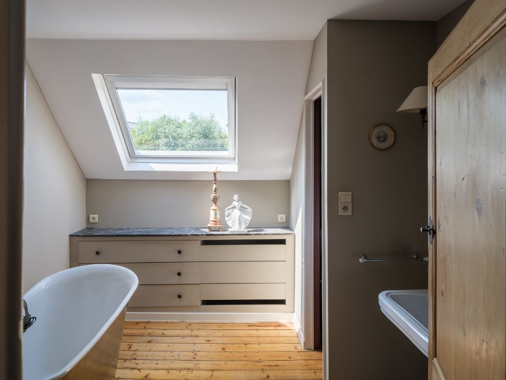 Karaktervolle burgerwoning met drie slaapkamers en een aangename, groene tuin op een uitstekende locatie in Gent. foto 16