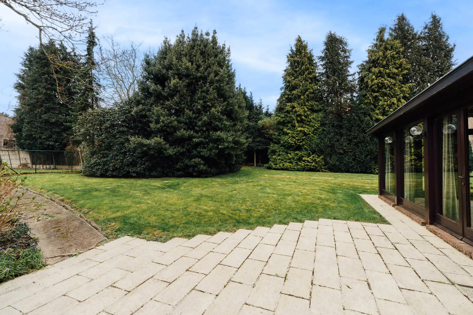 Karaktervolle open bebouwing op een prachtig groen perceel foto 26