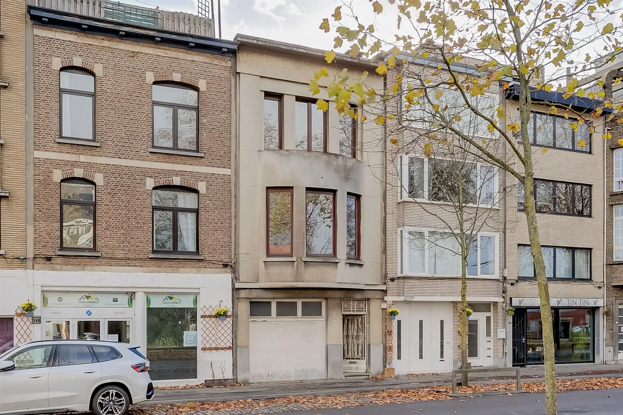 Te renoveren woning met 4 - 5 slk en garage foto 2