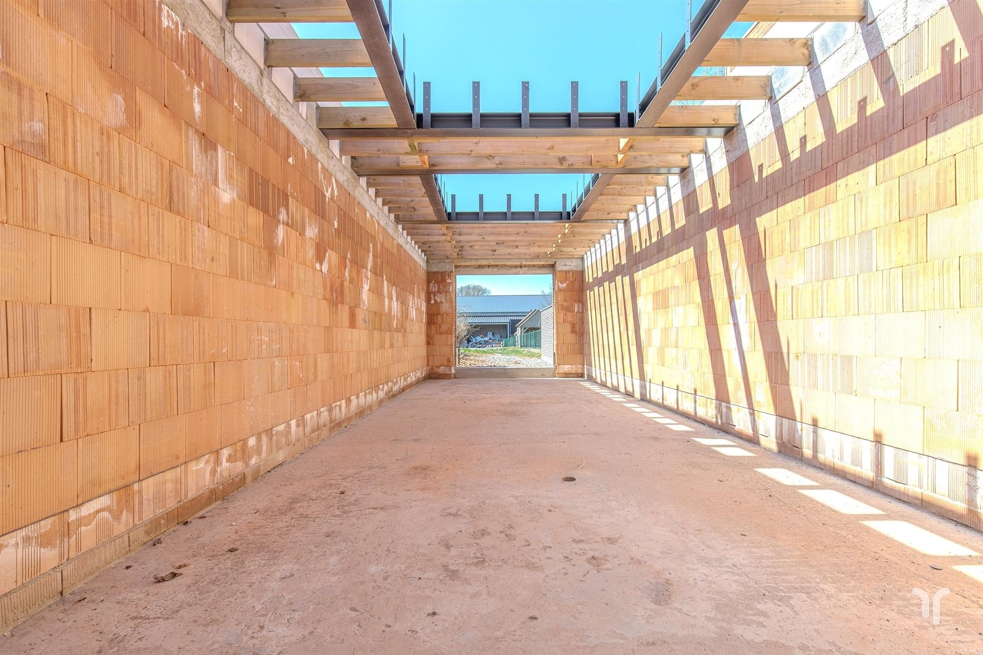 Ruime woning in heropbouw met nieuwe aanbouw. foto 14