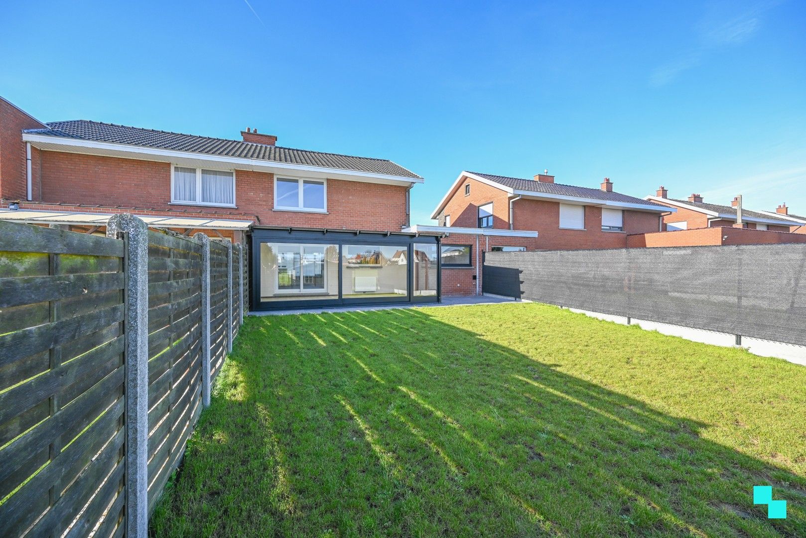 Instapklare eengezinswoning in een rustige buurt in Oostrozebeke! foto 14