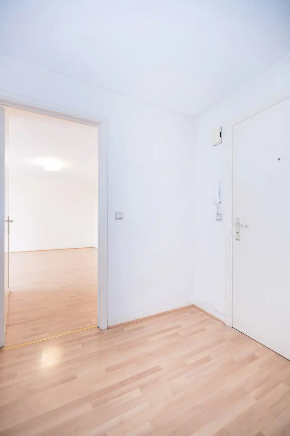 Europese wijk | Licht appartement met parking foto 7