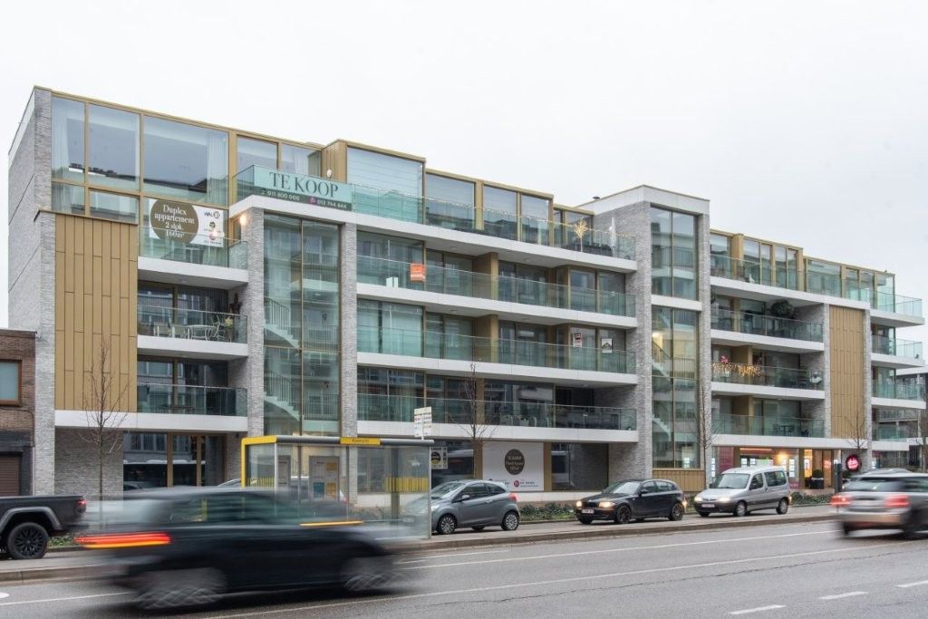 LUXUEUS PENTHOUSE 161M² MET 2SLK IN CENTRUM TONGEREN. foto {{pictureIndex}}