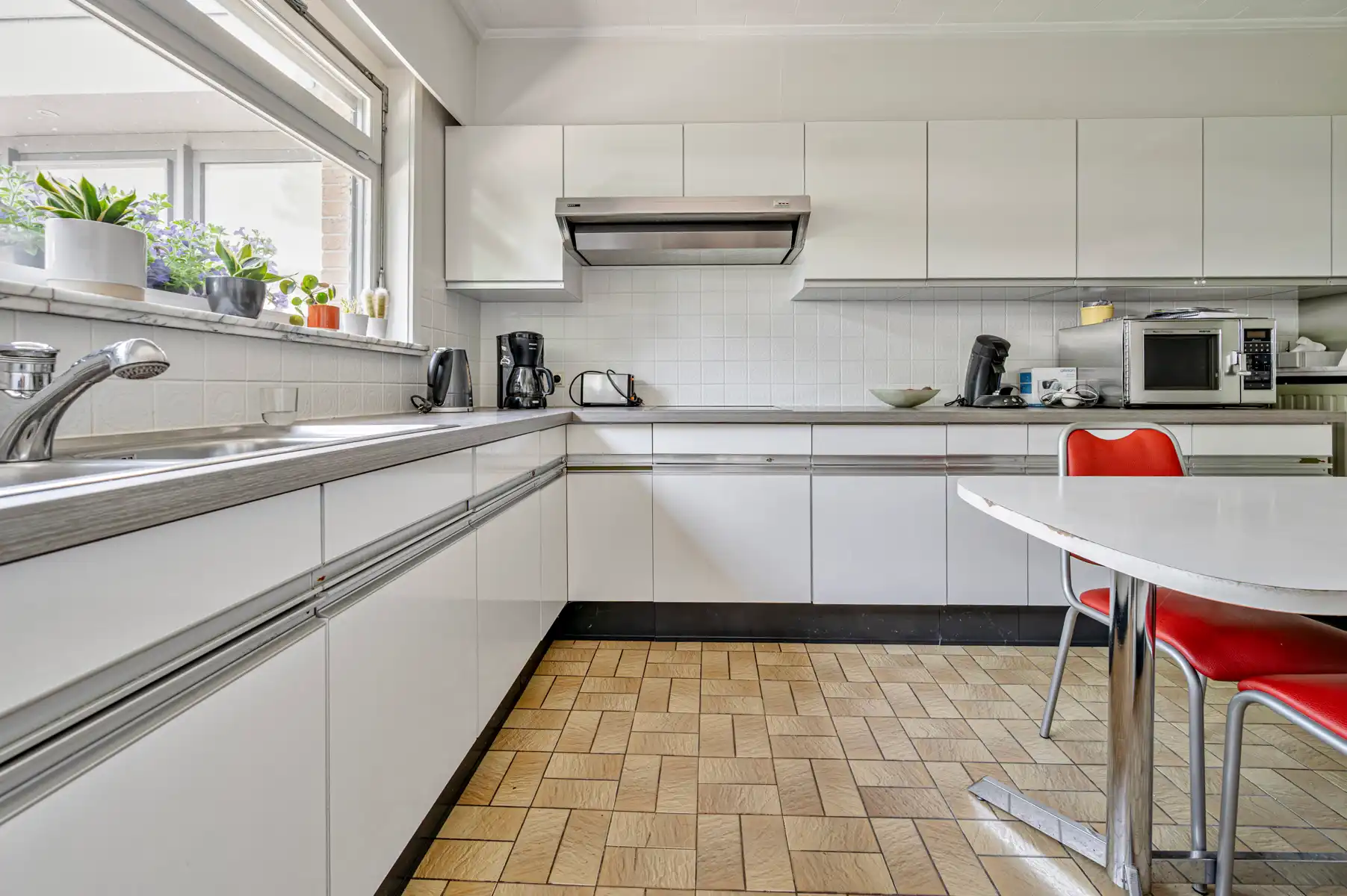 Ruime open bebouwing met prachtige tuin  foto 11