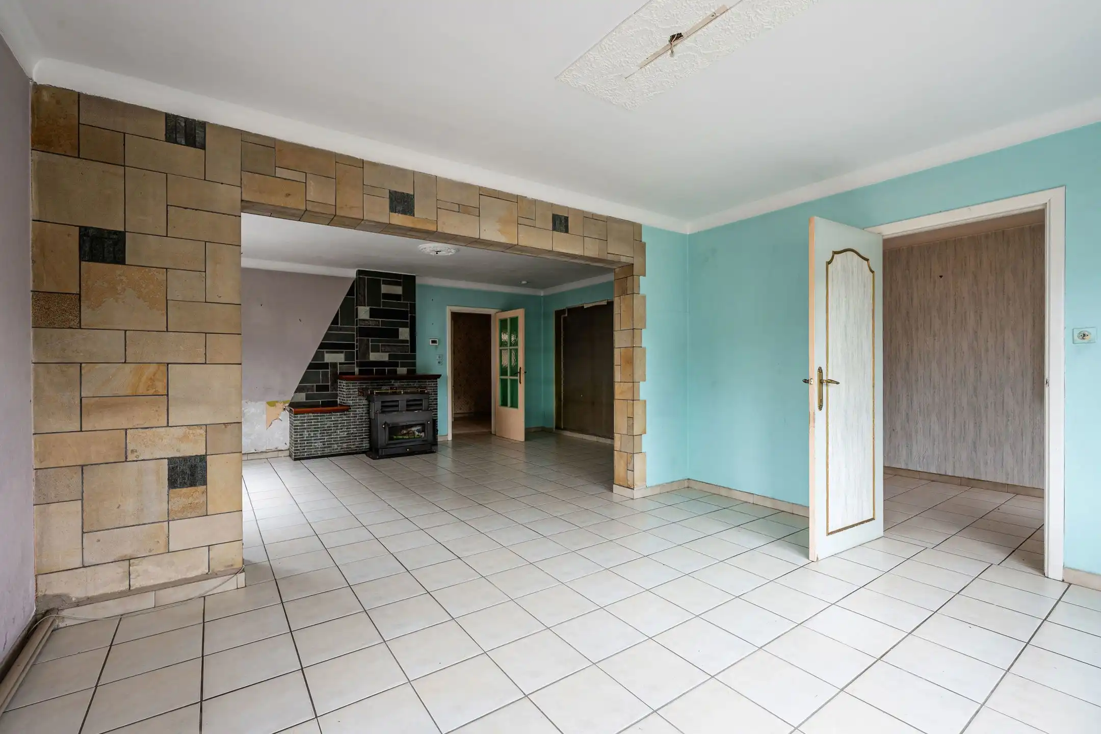 Te renoveren half open woning met veel potentieel!  foto 5