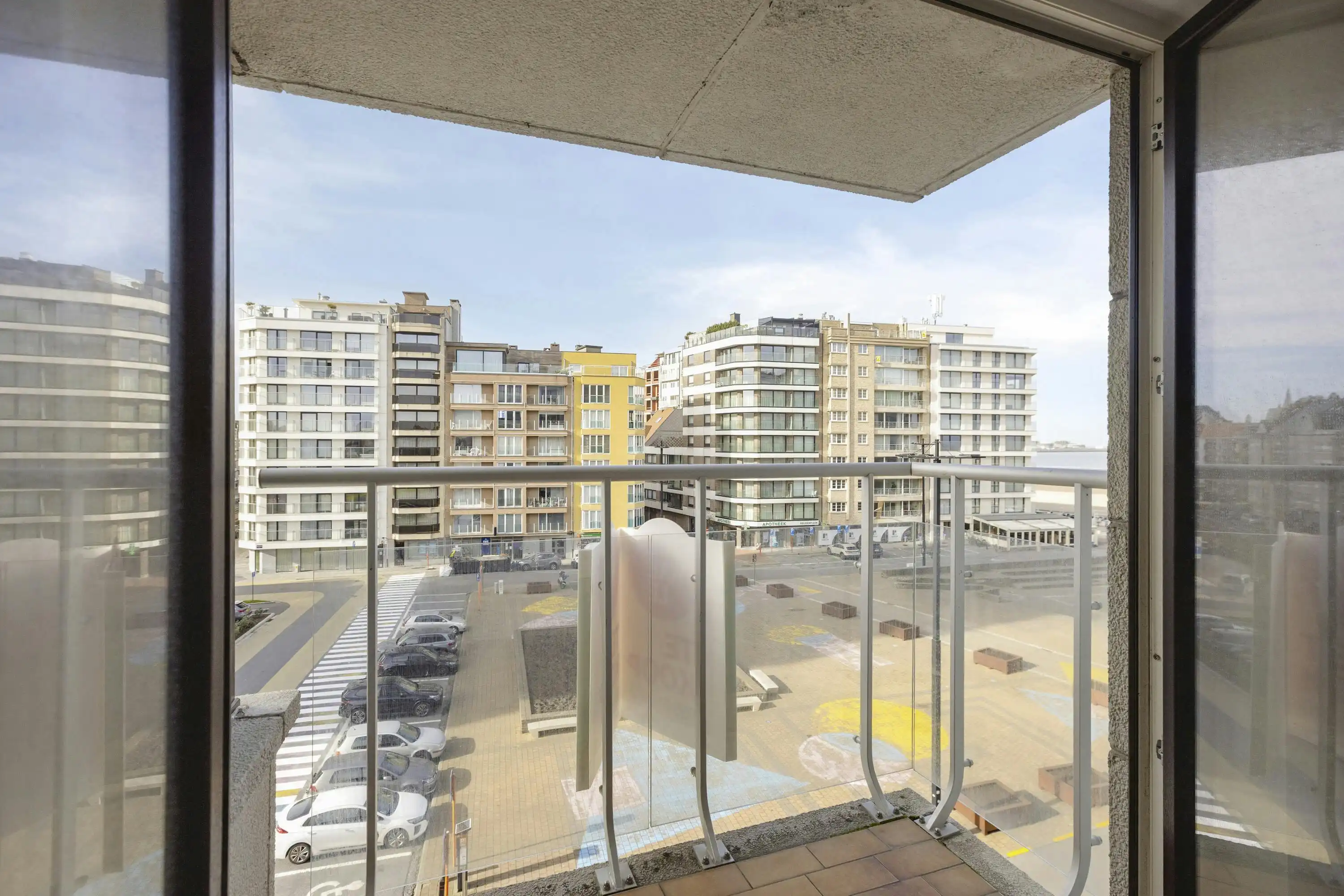 Gerenoveerd appartement met zeezicht te koop in Knokke-Heist foto 13