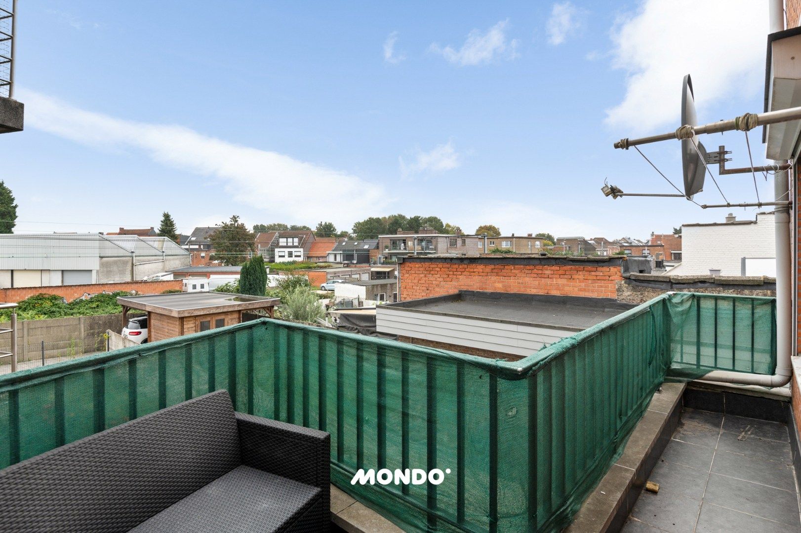 Instapklaar en ruim appartement met 3 slaapkamers, terras en garage in hartje Hemiksem foto 12