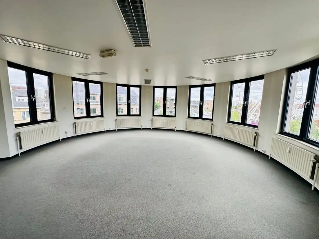 Iconisch kantorencomplex of commerciële ruimte te Hasselt centrum foto 11