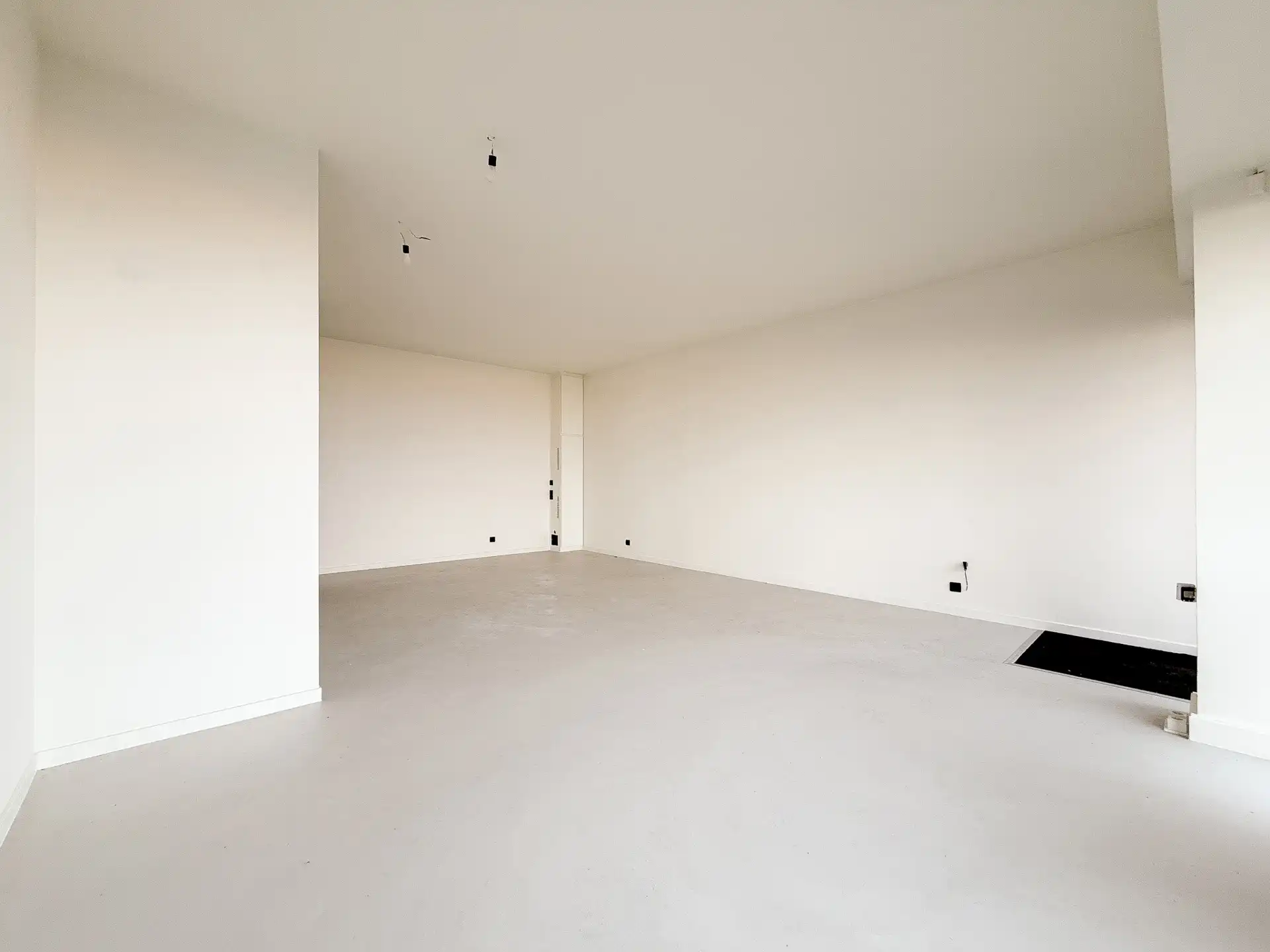 Handelspand gelegen op de ZEEDIJK, vlakbij het Albertplein foto 3