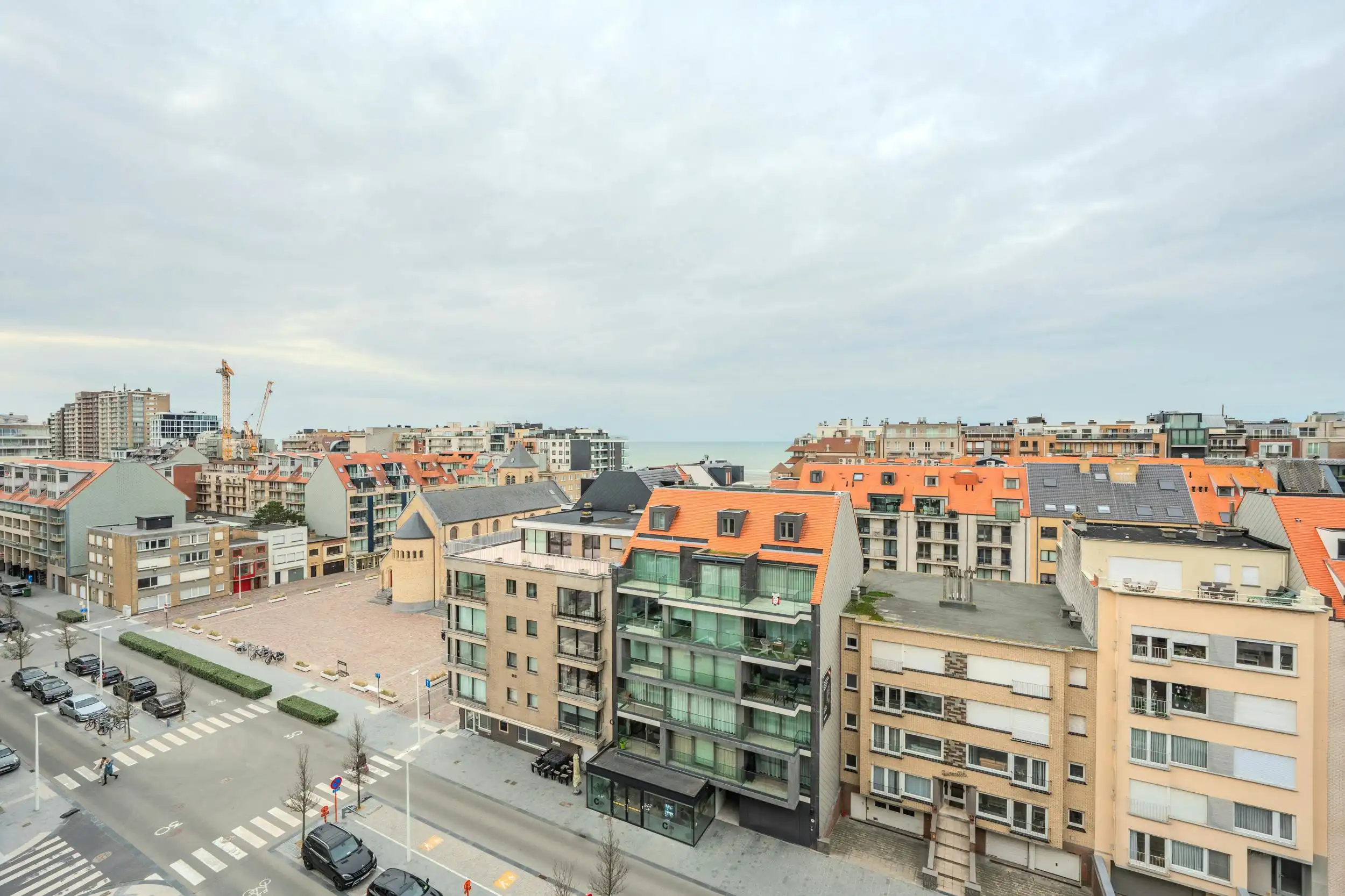 Prachtig gerenoveerde studio met aparte slaapruimte en terras foto 9