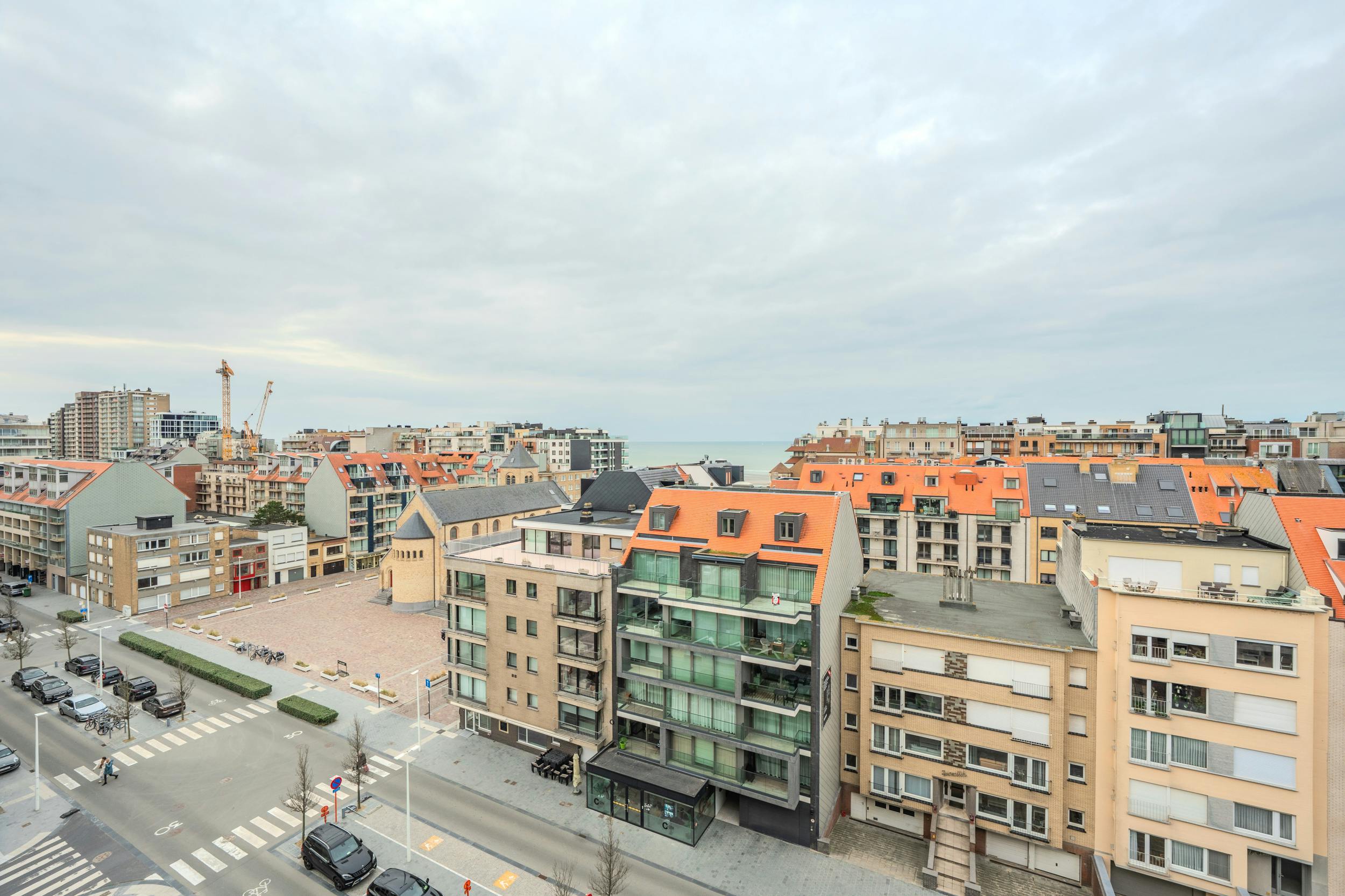 Prachtig gerenoveerde studio met aparte slaapruimte en terras foto 8