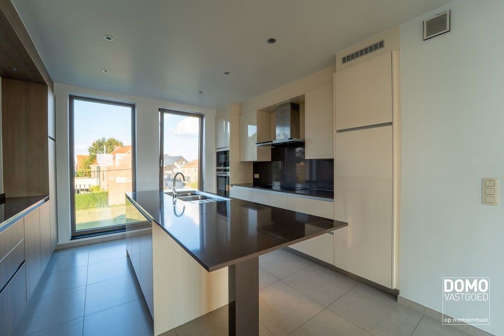 LUXE PENTHOUSE APPARTEMENT MET 2 TERASSEN, LIFT EN ONDERGRONDSE AUTOSTANDPLAATS IN HASSELT. foto 7