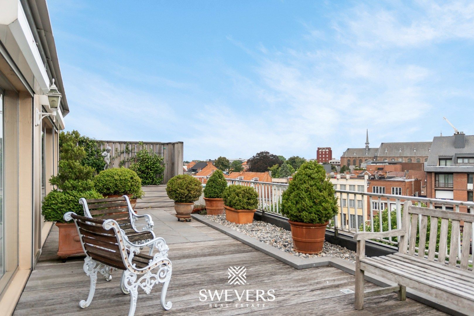 Hoofdfoto van de publicatie: Penthouse met twee riante terrassen in het hart van Sint-Truiden
