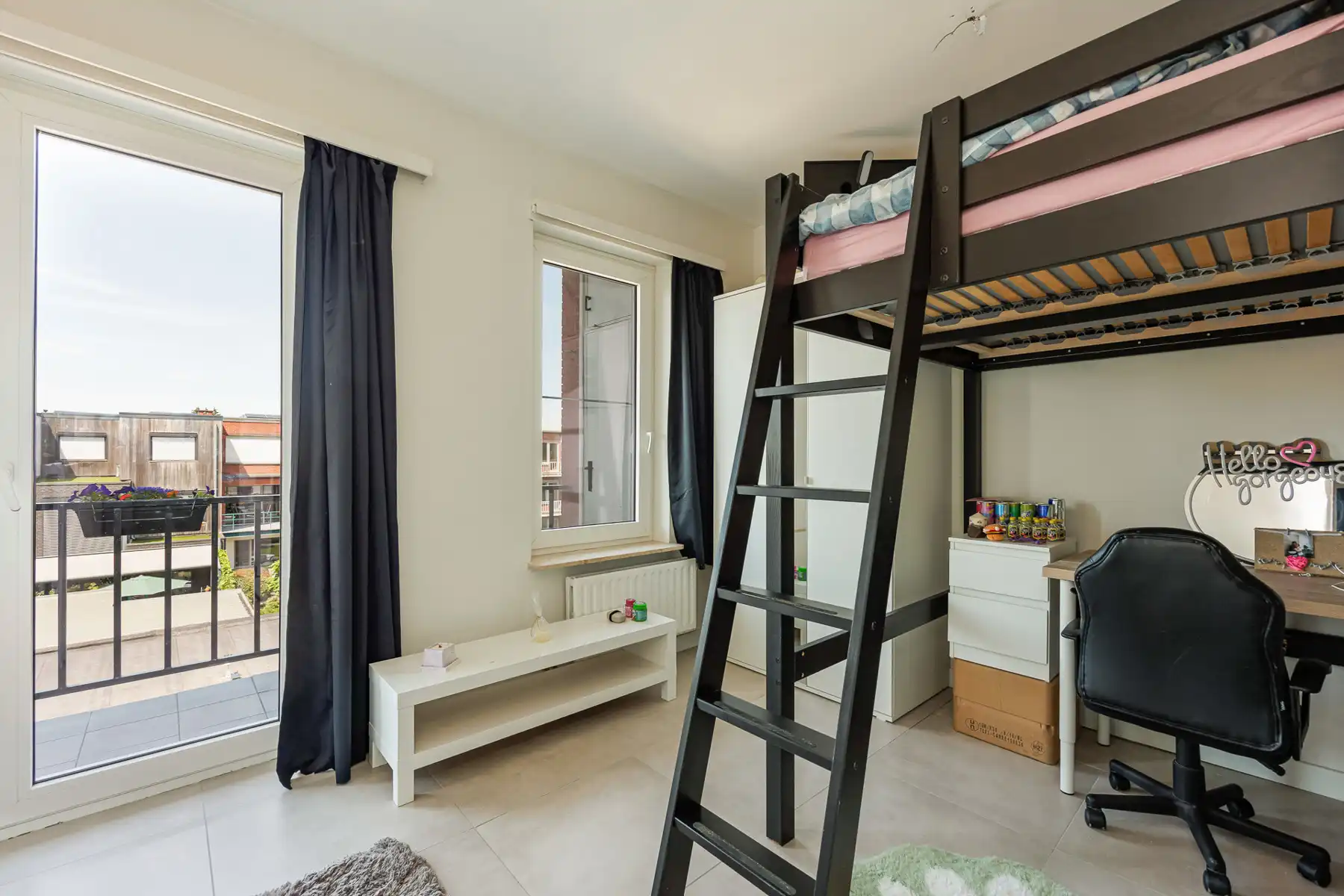 Totaal gerenoveerd appartement (99m²) met 2 slaapkamers en terras. foto 9