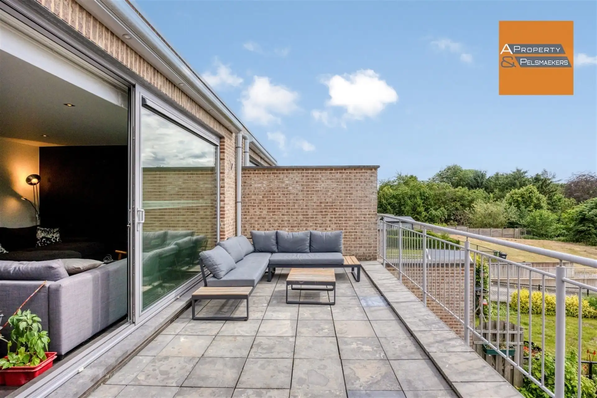 Instapklaar duplex-appartement met groen uitzicht in het centrum van Ottenburg foto 4