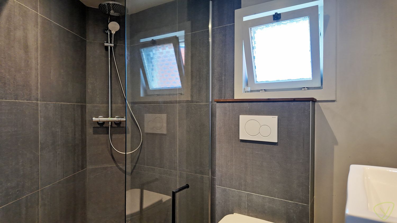 Gezellige stadswoning te huur met ruime garage en parking! foto 9