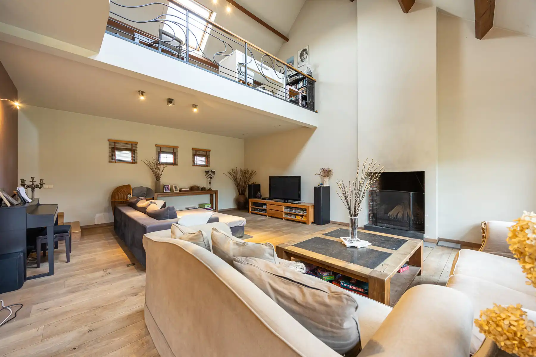 Gerenoveerde hoeve met weiland en stallen op ca. 11 000 m²  foto 6