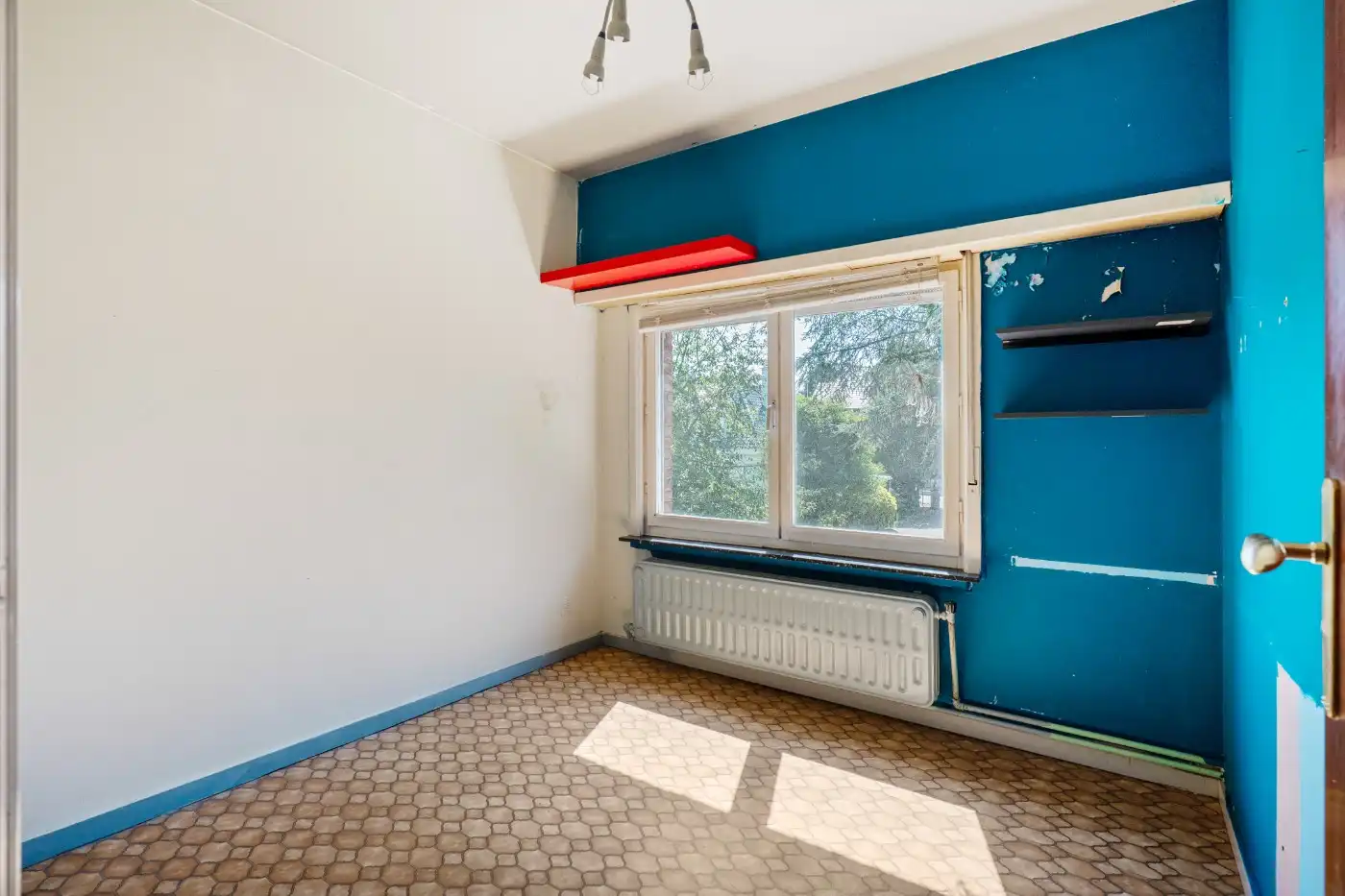 Vrijstaande, te renoveren woning met 3 slpk., garage en tuin foto 18