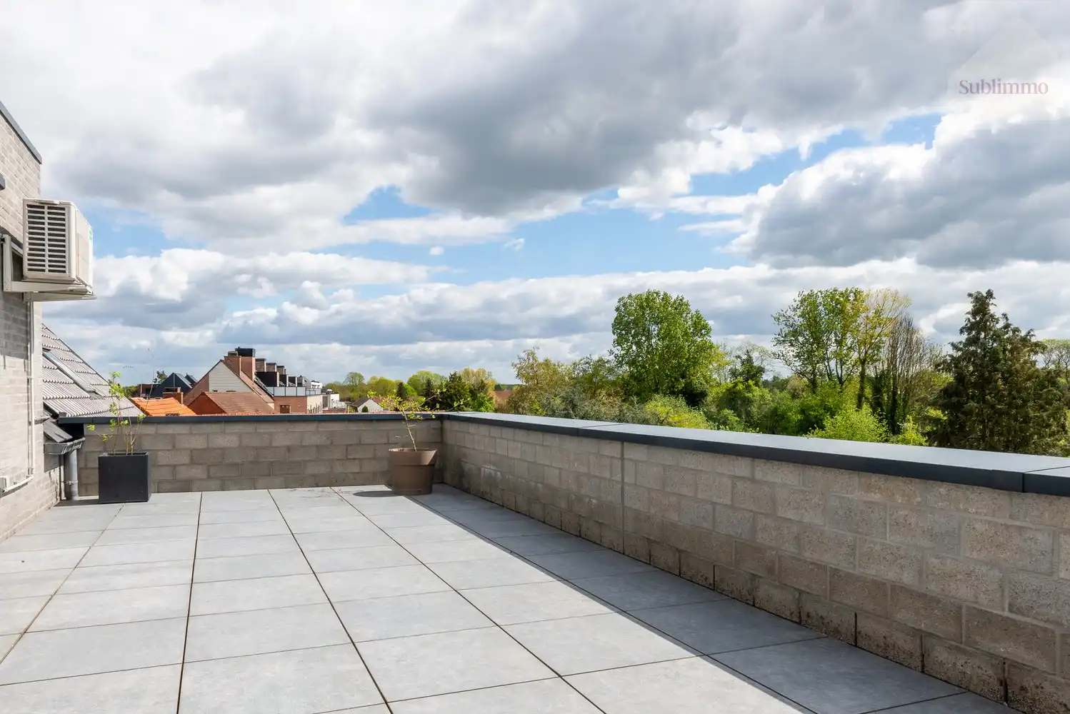 Verzorgd dakappartement met groot terras en dubbele parking foto 15