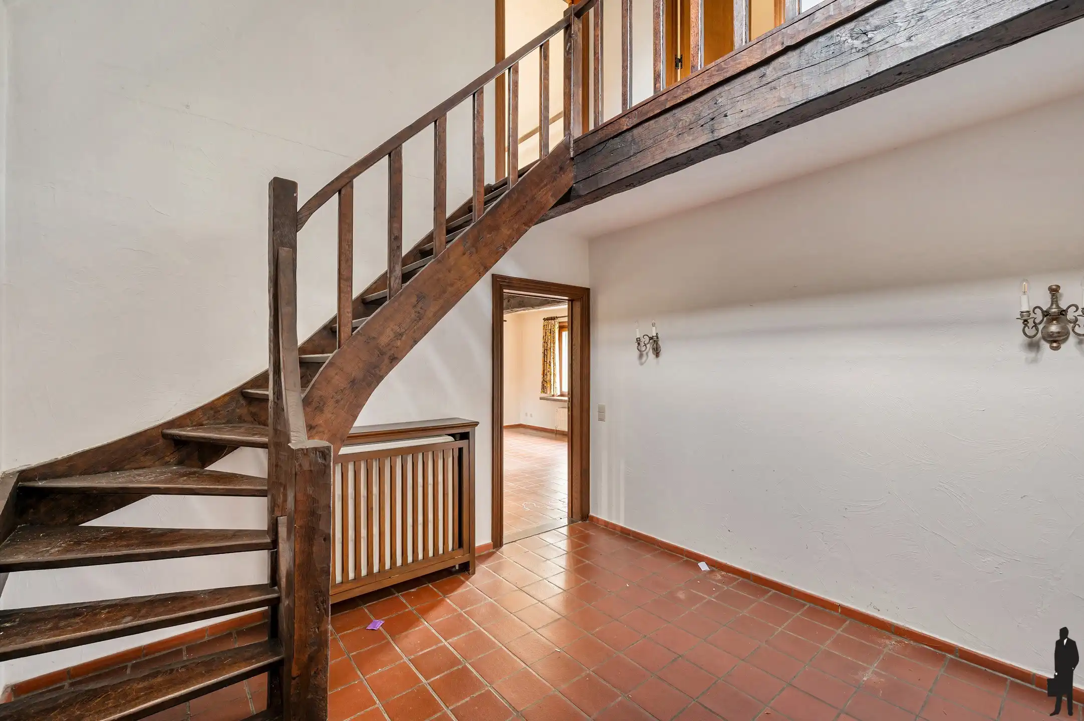 Te renoveren villa, in een bijzonder groene en residentiële omgeving!  foto 3