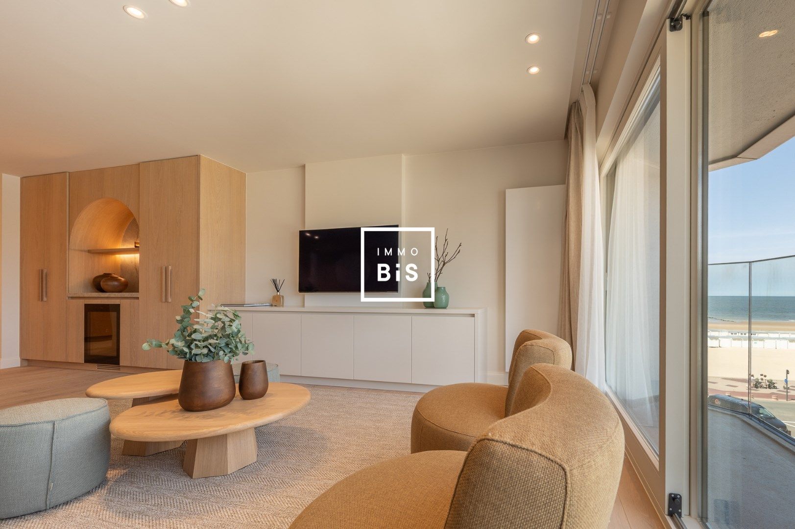 Smaakvol gerenoveerd appartement met zeezicht op een toplocatie in het Zoute foto {{pictureIndex}}