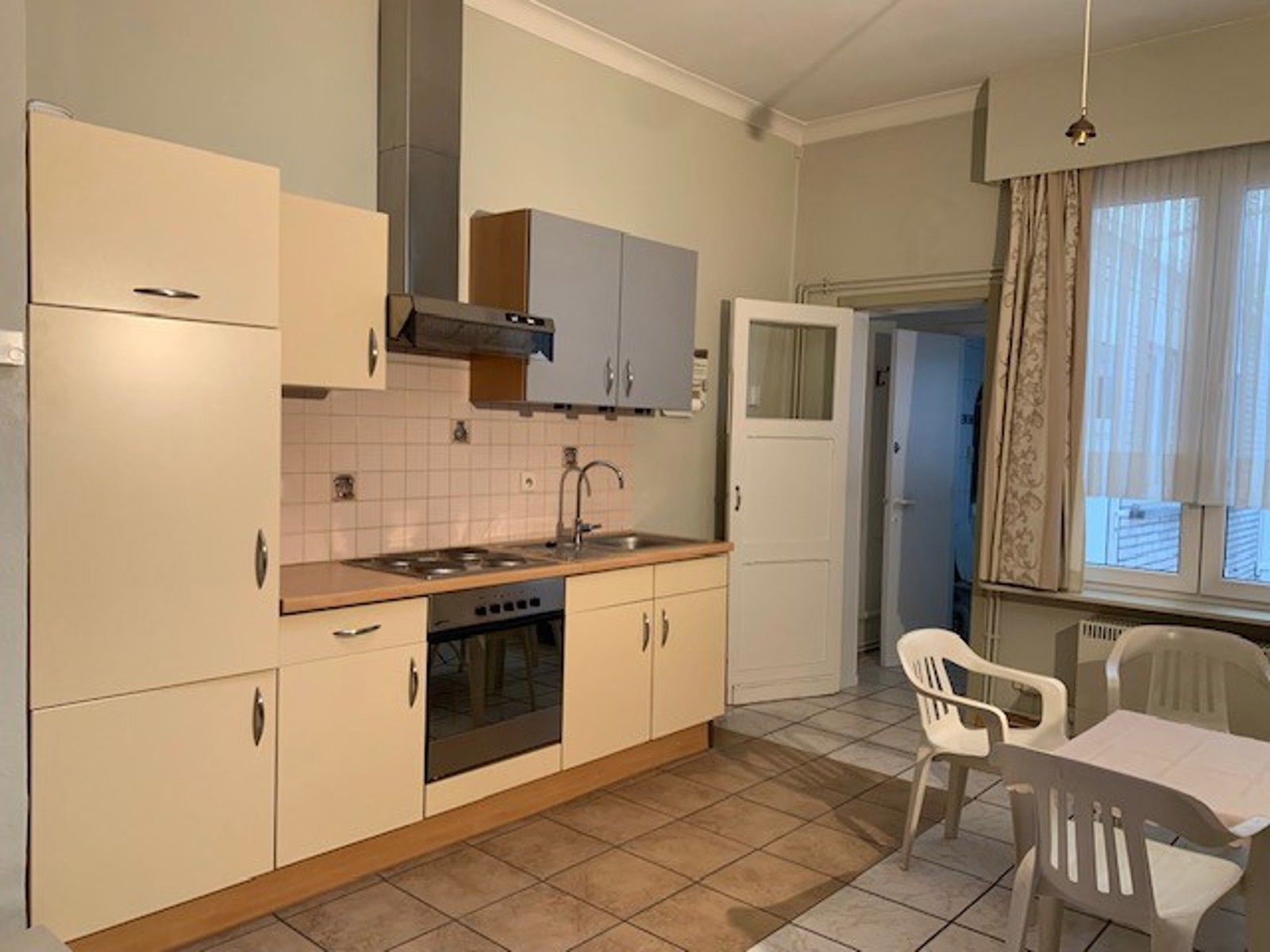 Woning in het centrum van Kapellen met garage en terras! foto 5