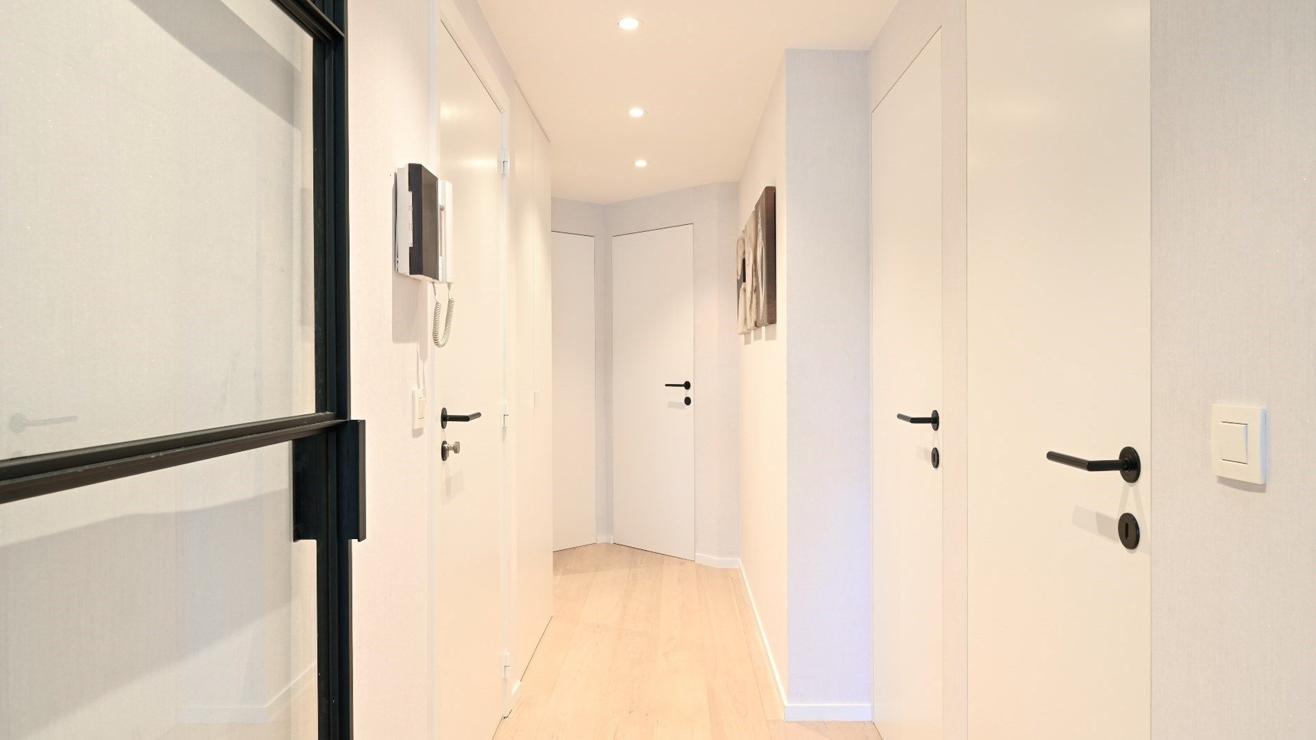 Luxueus afgewerkt appartement, zeer centraal gelegen aan de zonnekant van de Lippenslaan. foto 8