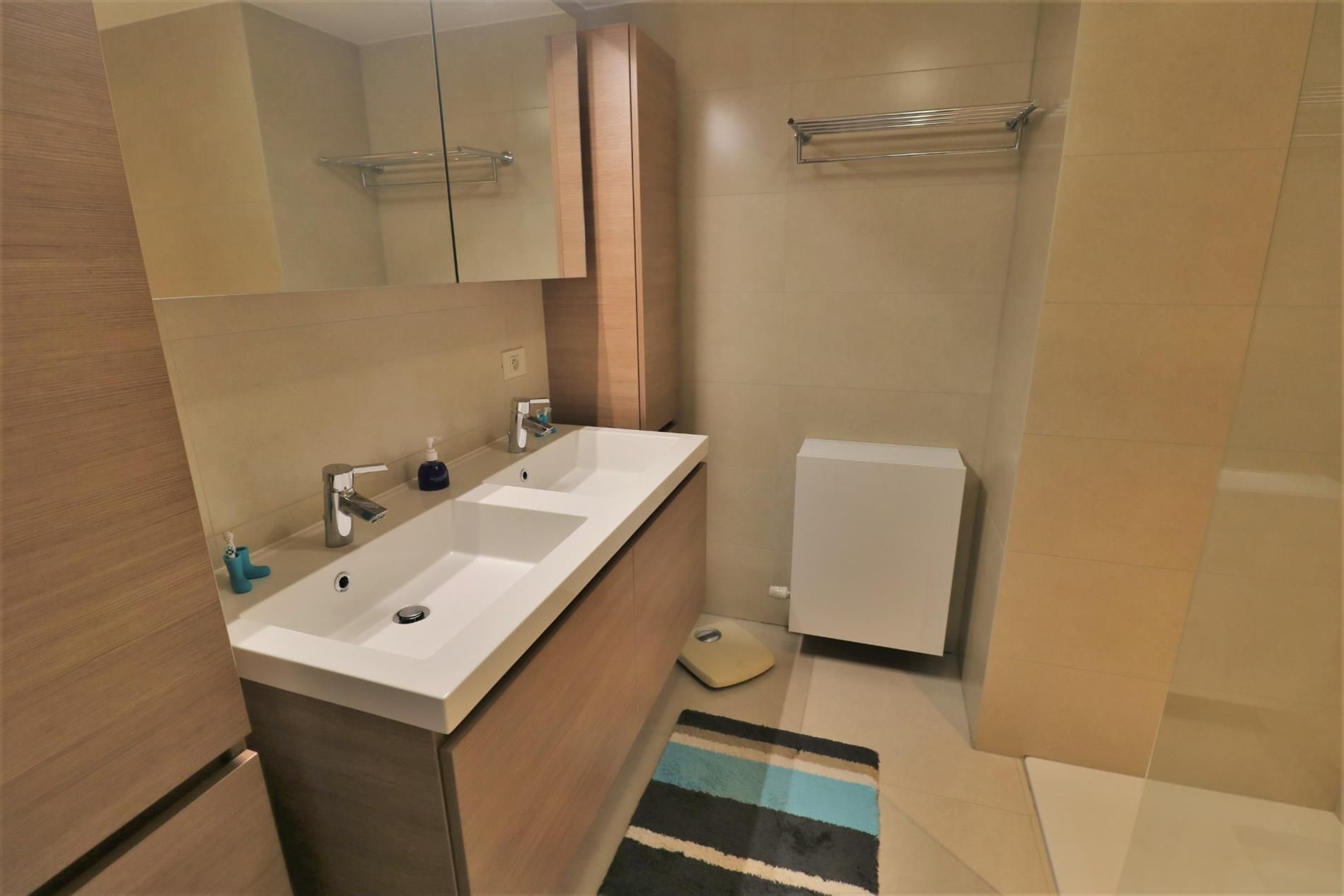 Instapklaar & modern 3 slaapkamer-appartement met zéér ruim zonneterras (45m²) te Bredene-Duinen! foto 11