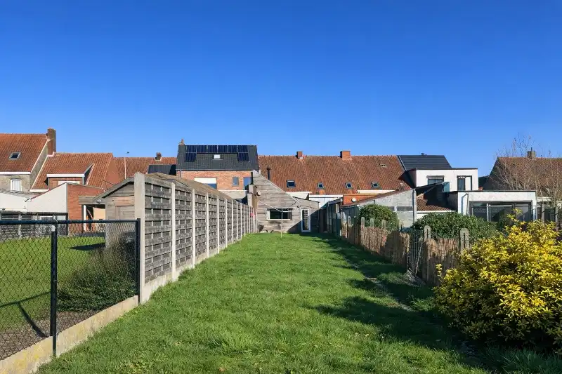 Rijwoning met diepe zonnige tuin in Ingelmunster foto 17