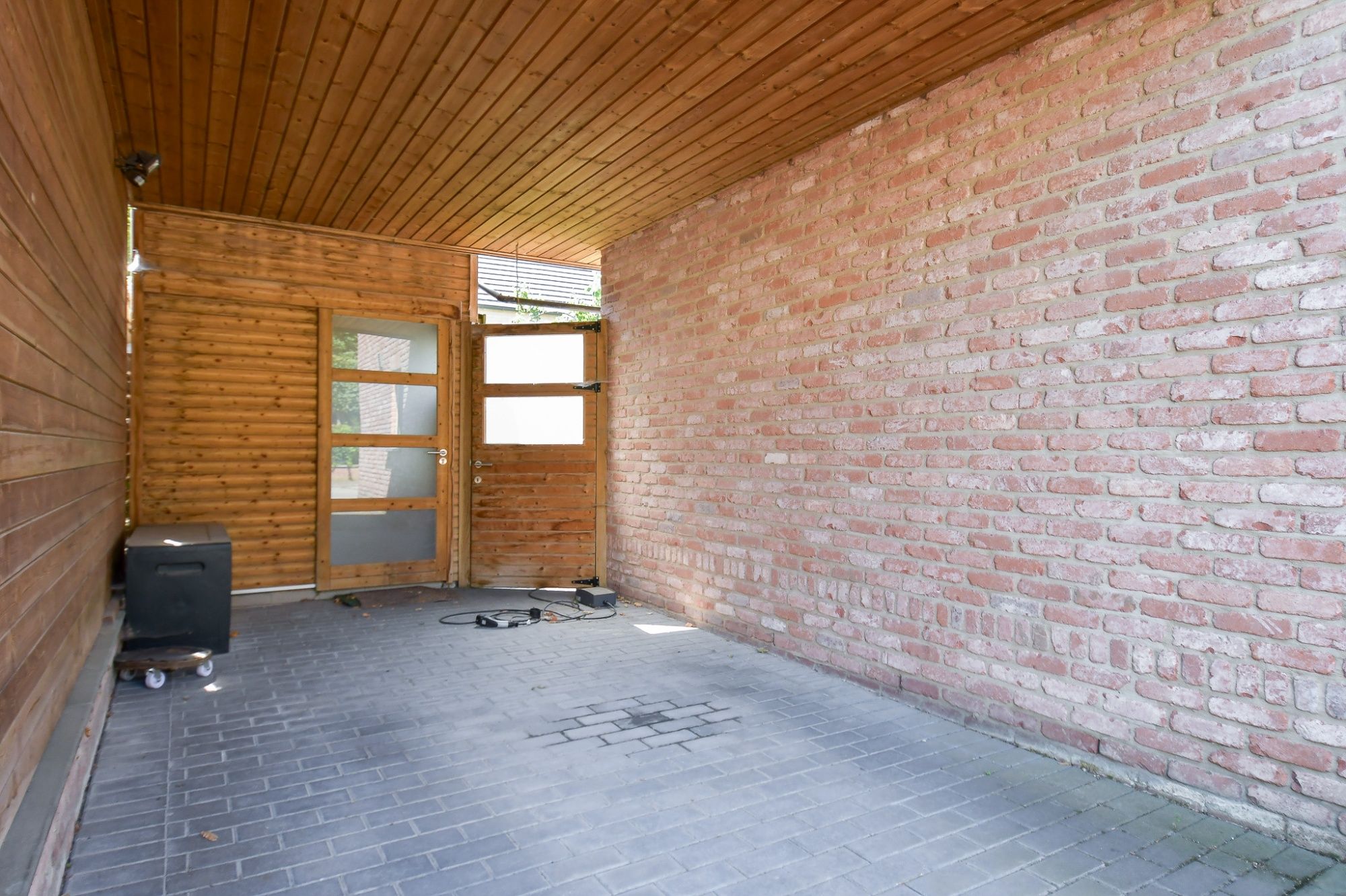 Recente woning gelegen in een gezellige rustige straat vlakbij het kanaal foto 15