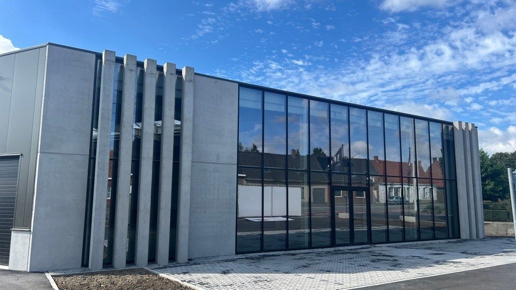 Showroom met opslagruimte te koop in Tielt foto 2