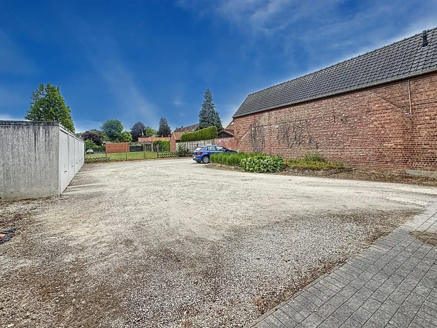 Opbrengsteigendom gelegen in de dorpskern van Merendree foto 6