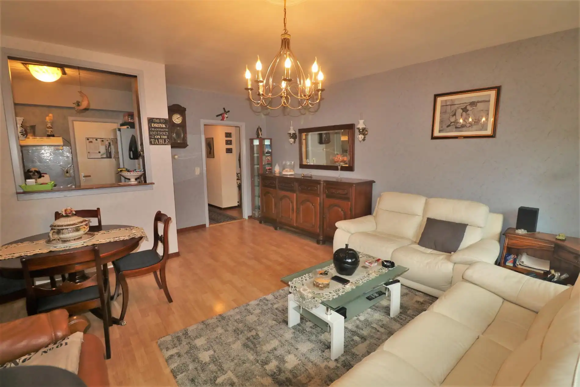 Gezellig 2-slaapkamer appartement gelegen nabij het Vissersplein te Oostende! foto 3