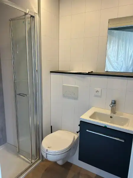 Nieuwe studentenkamer op een top locatie in centrum Kortrijk met zicht op plein. foto 9